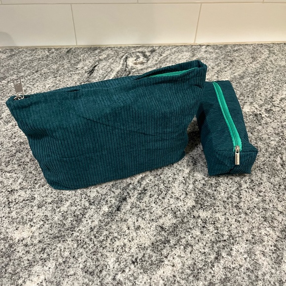 NWT 2pc cosmetic bag set - Picture 5 of 5